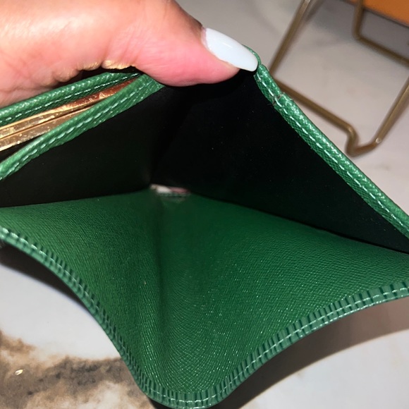 📣📣SOLD📣📣RARE LOUIS VUITTON Green Epi Leather French Purse - Picture 10 of 11
